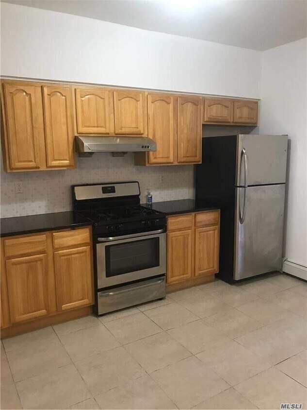 5537 Metropolitan Ave Unit 2F, Queens, NY 11385 Room for Rent in