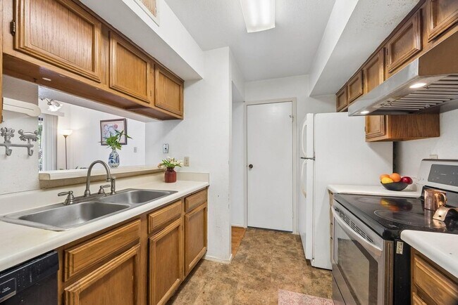 Foto del edificio - 6602 Harbor Town Dr