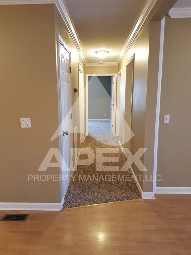 Building Photo - MOVE-IN SPECIAL,NO RENT TIL APRIL 1ST! - NICE 3 Bd | 2 Ba Top Floor Condo in West Knoxville!