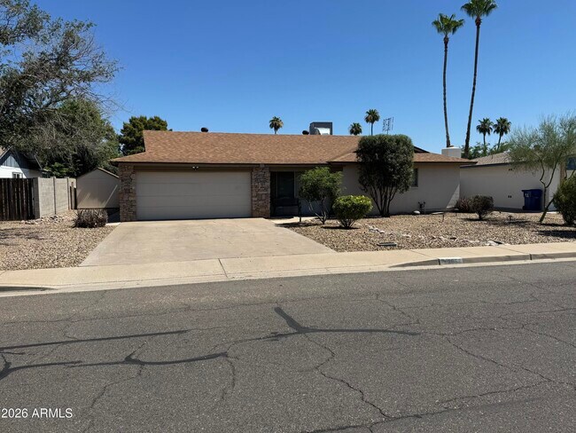 Building Photo - 2058 E Fremont Dr