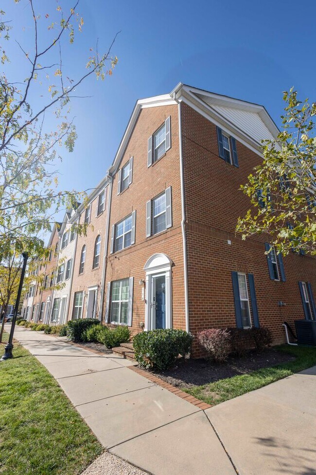 Photo - Charming 4Bed/3.5Bath in Washington Villag... Townhome