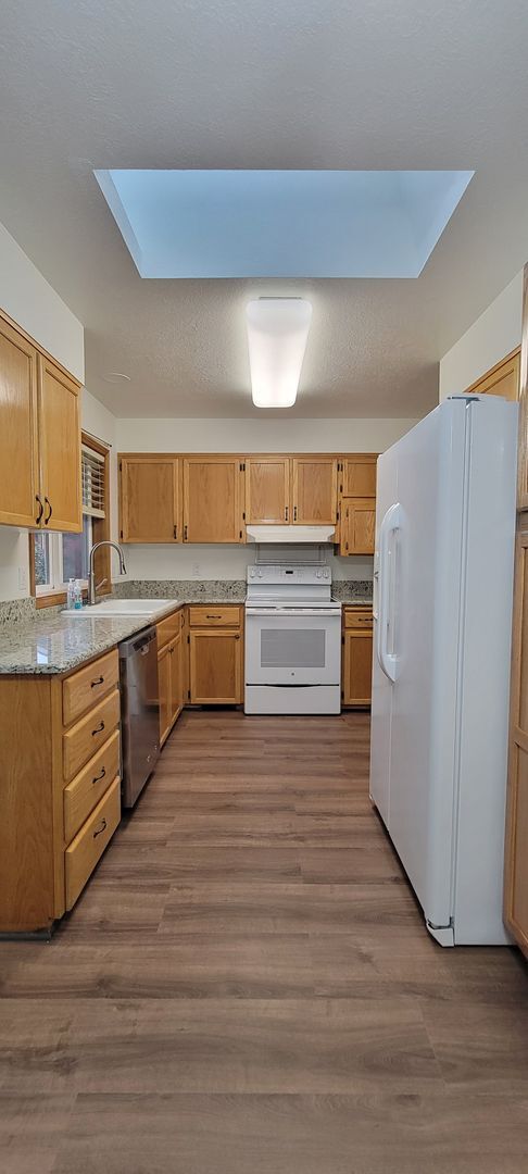 Foto del edificio - 1421 NE Hoffman Dr