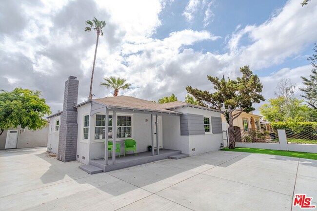 Foto del edificio - 6240 Carpenter Ave