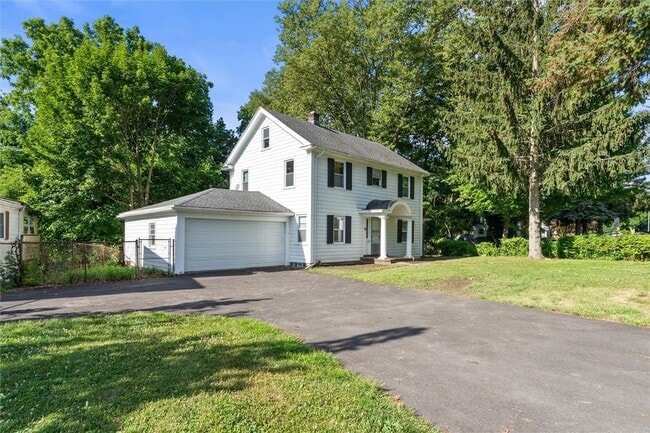 Building Photo - 425 Highland Ave
