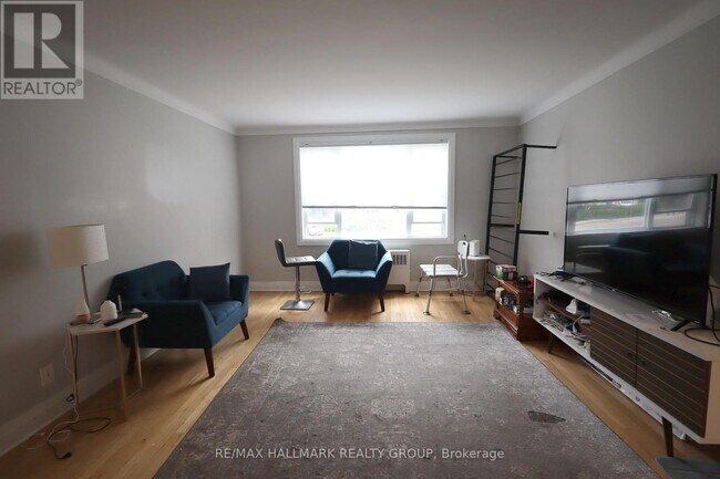 Building Photo - 245-245 Pères-Blancs Ave