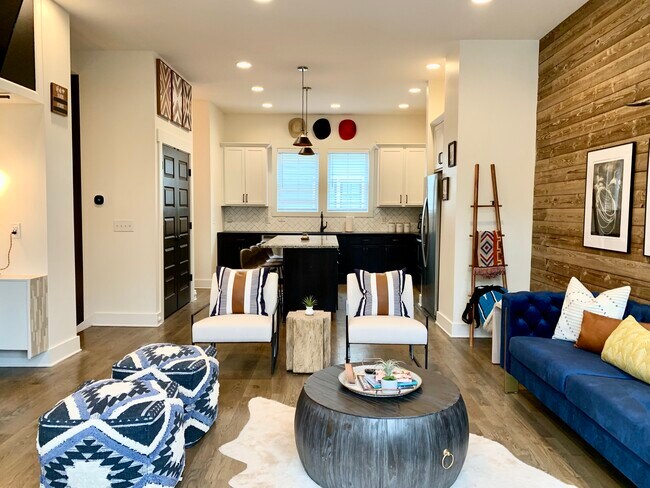 Foto del edificio - 1027 E Trinity Ln