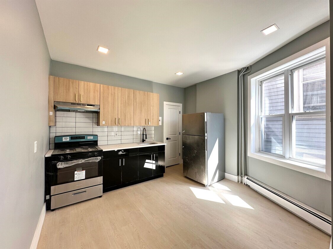 12 Grant Ave Unit 5B, Harrison, NJ 07029 Condo for Rent in Harrison