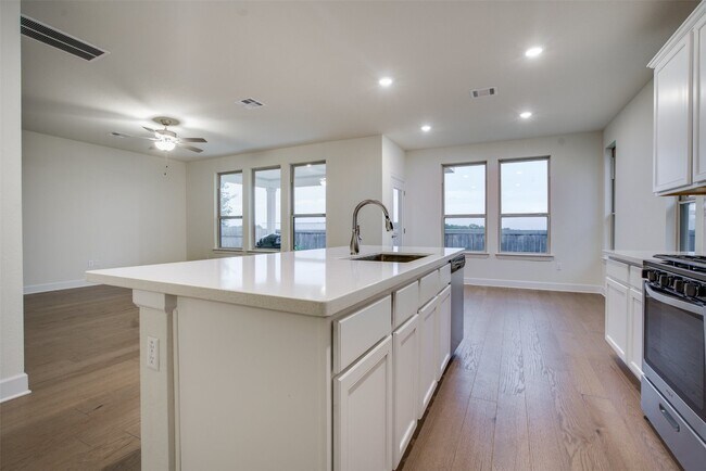 Foto del edificio - 8612 Cumbrae Ln