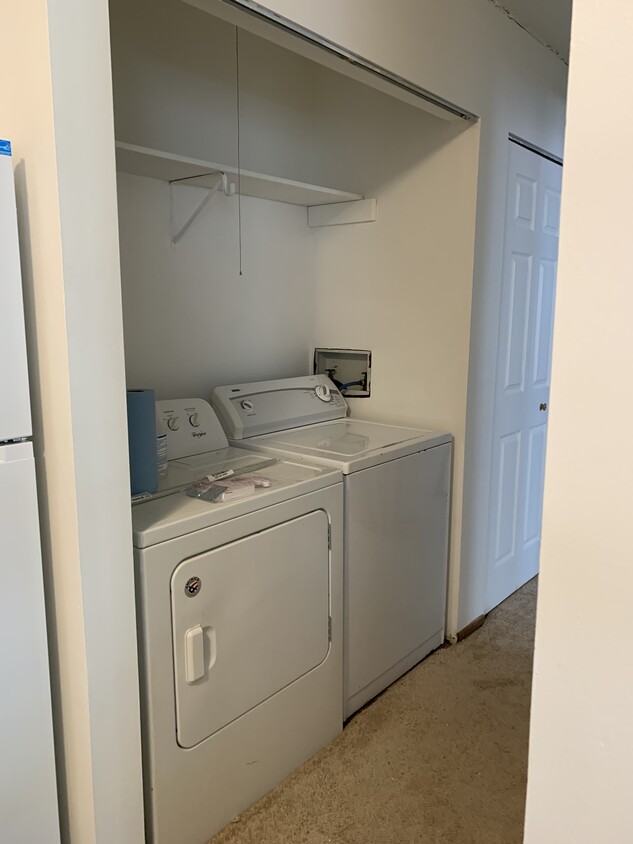 211 Washer & Dryer - 211 N Maxwell St