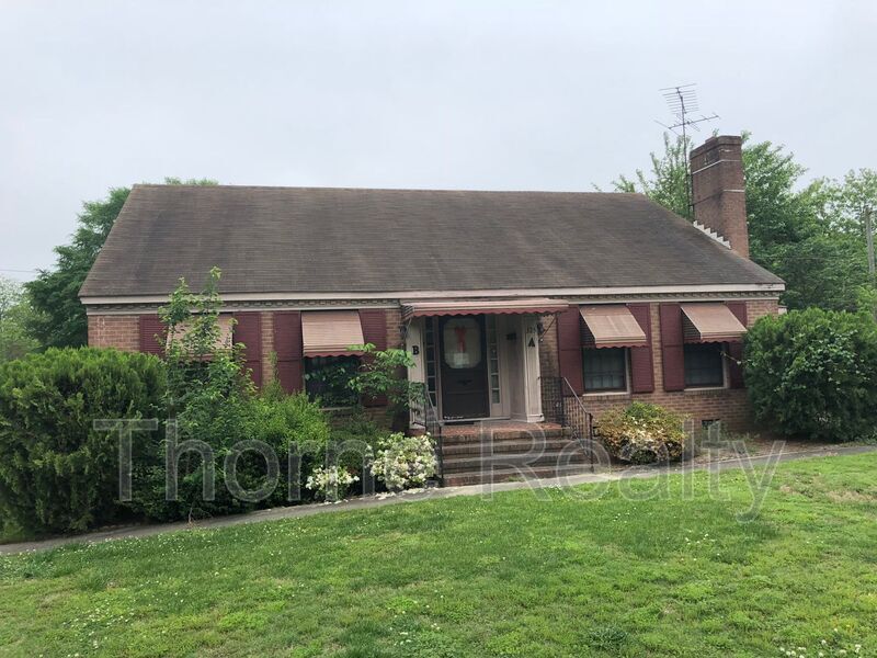 Primary Photo - 325 N Howell St