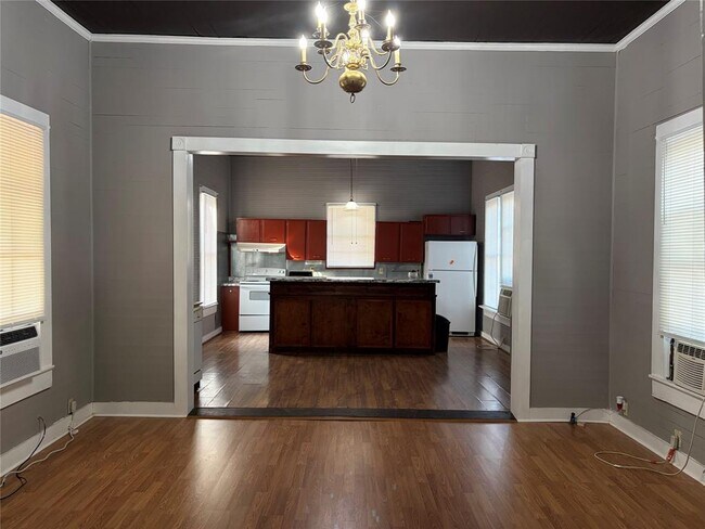 Building Photo - 910 Bunton Ln