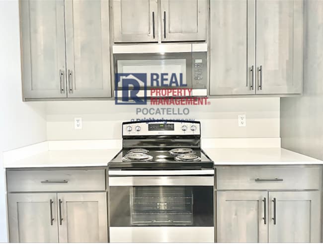 Building Photo - 3 Bedroom 2.5 Bathroom Town Home - 1 Car G...