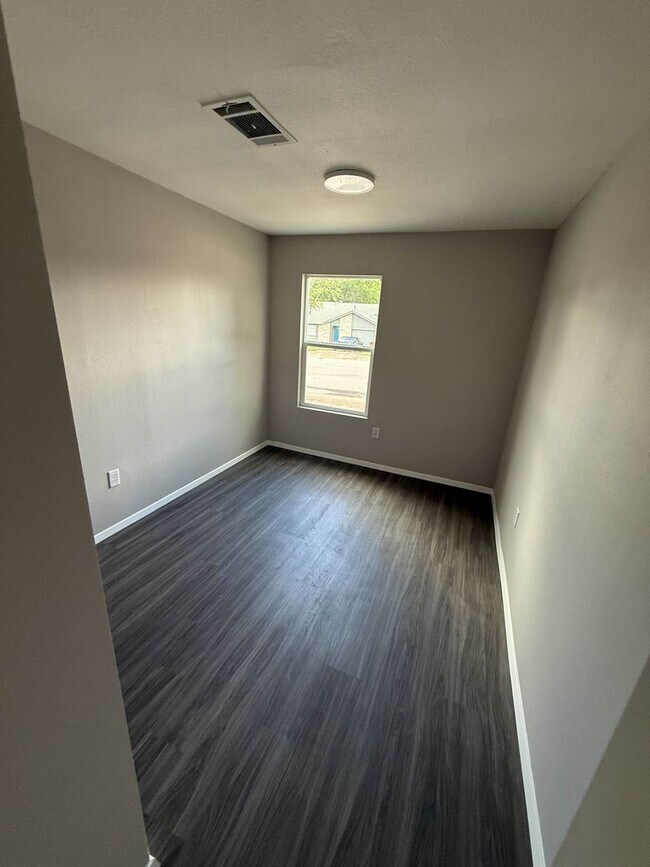 Foto del edificio - 6800 Bryonwood Dr