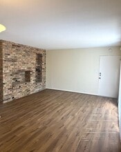 Building Photo - 2201 Fountain View Dr