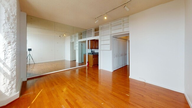 Building Photo - Dupont Circle Studio Apartment W/Roof Top ...