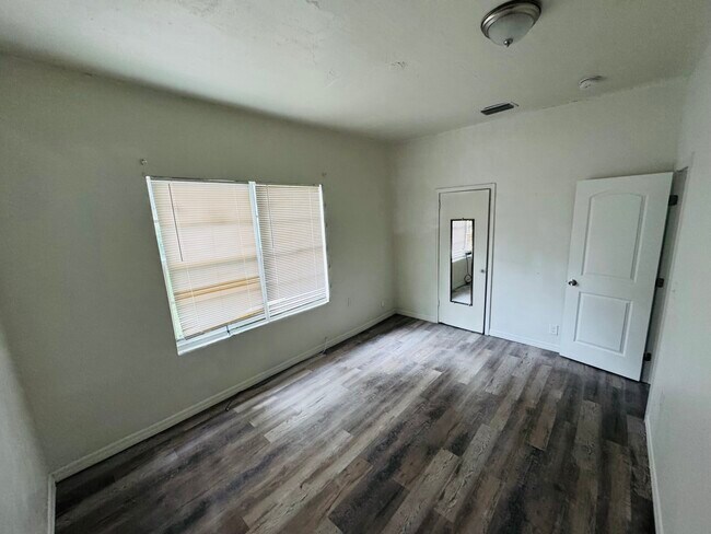 Foto del edificio - 1245 Winthrop St