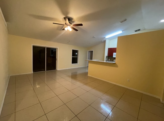 Building Photo - 808 Wakefield Way