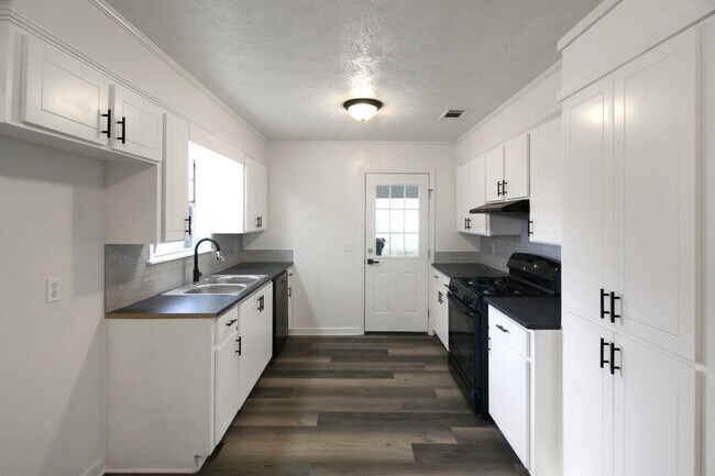 Foto del edificio - 319 Eastwood Ave