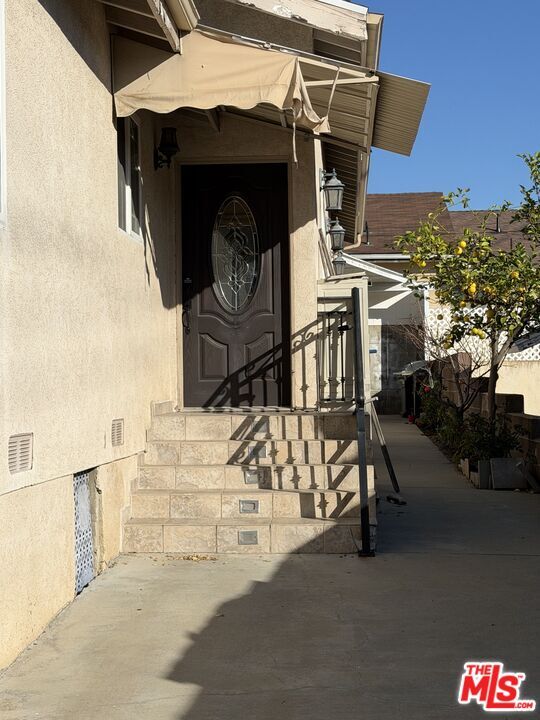 Foto del edificio - 10006 Samoa Ave