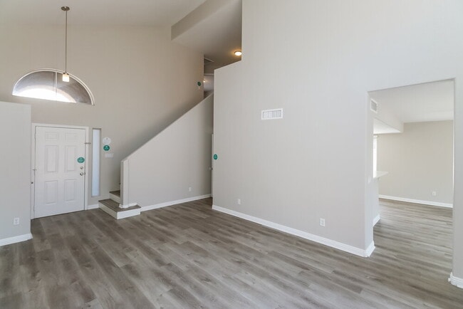 Foto del edificio - 1012 N Blackstone Dr
