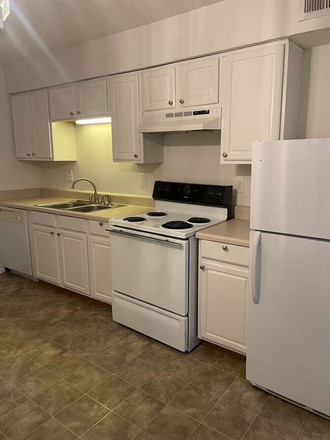 Building Photo - Find Your Perfect Home at Phoenix City Apartments