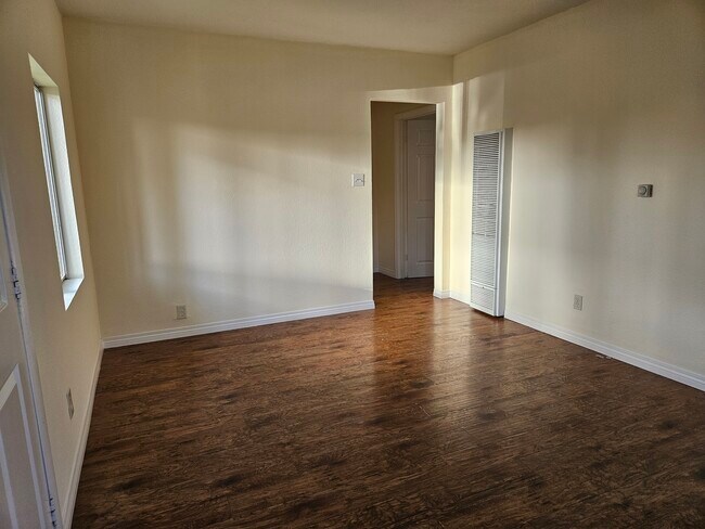 Building Photo - 1408 N Willowbrook Ave