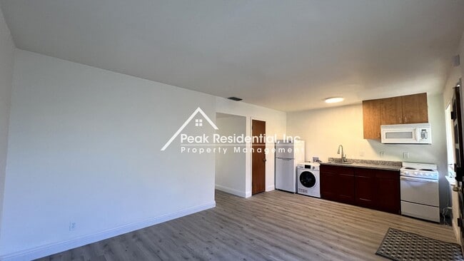 Building Photo - Charming 2bd/1ba dupplex near UCD Med Center