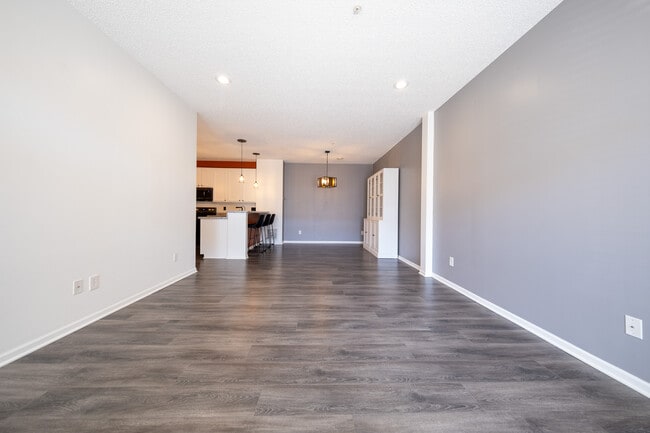 Building Photo - 4853 Bisset Ln
