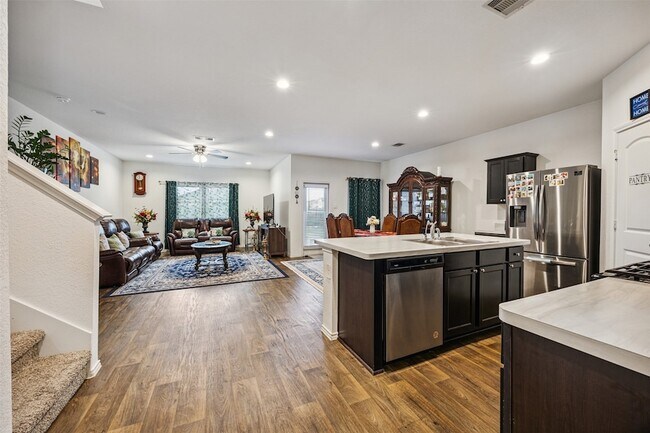 Foto del edificio - 5102 Hedgerose Ln