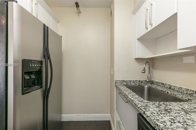 Building Photo - KING COLE CONDO