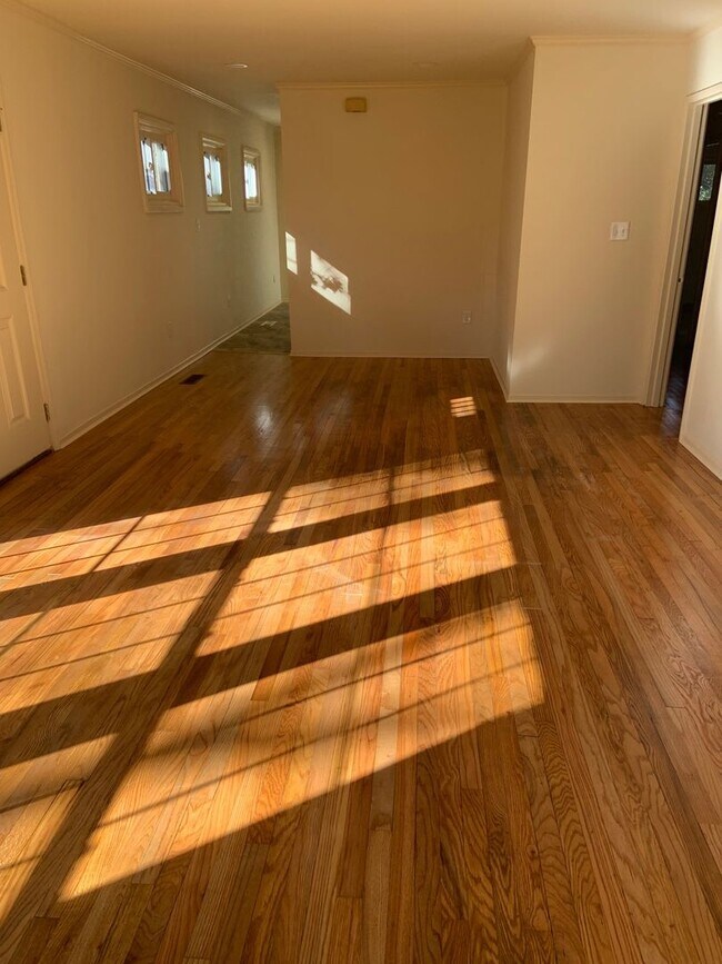 Foto del edificio - 3 Bedroom House with Private Backyard