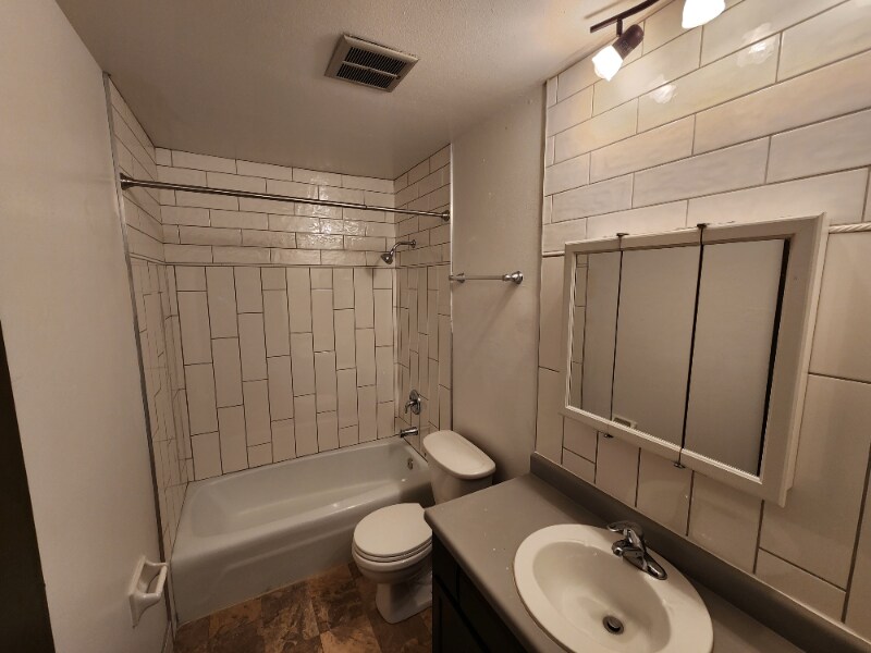 Foto principal - 5101 N Lovers Lane Rd