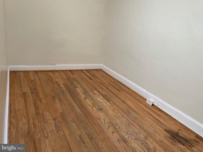 Foto del edificio - 2828 E Madison St