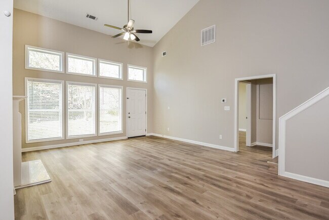 Building Photo - 3352 Briaroak Dr