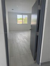 Building Photo - 1091 E 17th St