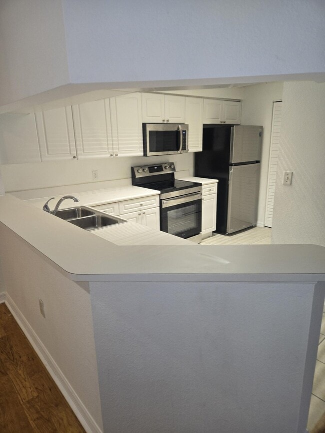 Building Photo - 3018 Alcazar Pl