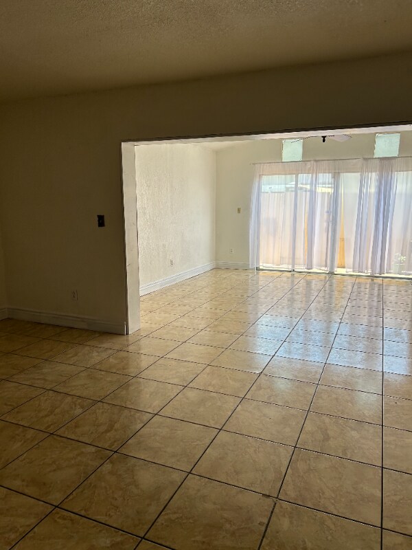 Foto del edificio - 6955 W 2nd Ln