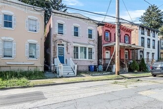 Building Photo - 133 Johnston St