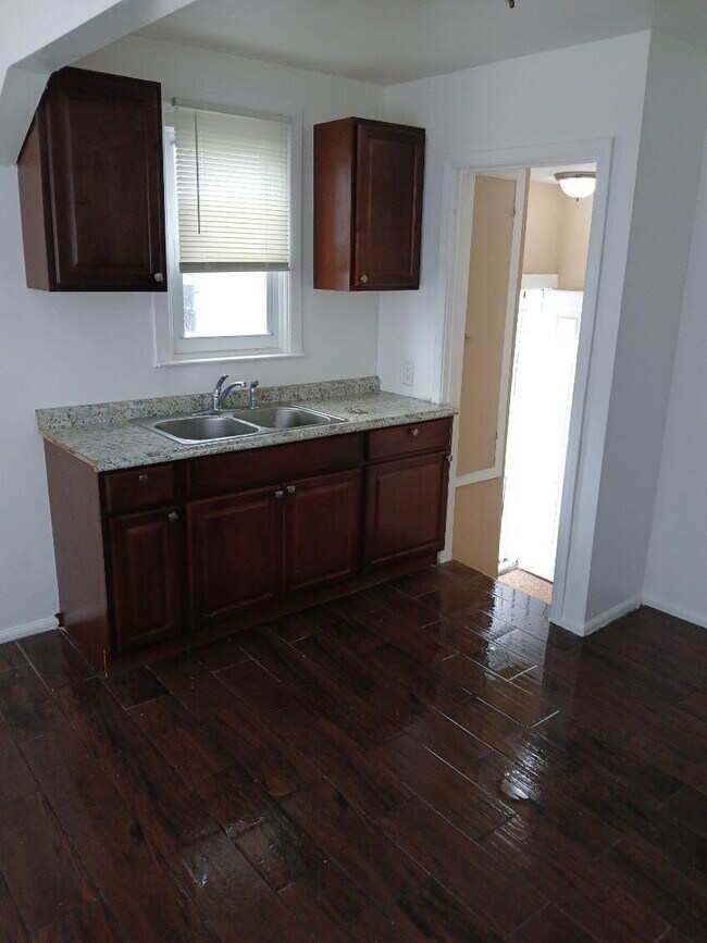 Foto del edificio - 12075 Rossiter St