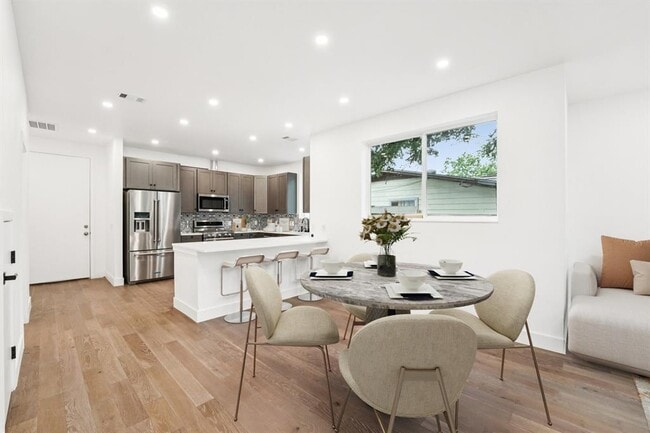 Building Photo - 1208 W Oltorf St