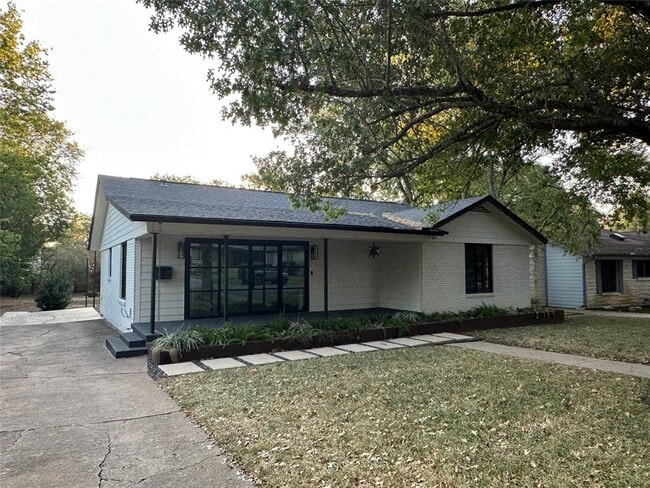 Foto del edificio - 4711 Fairview Dr