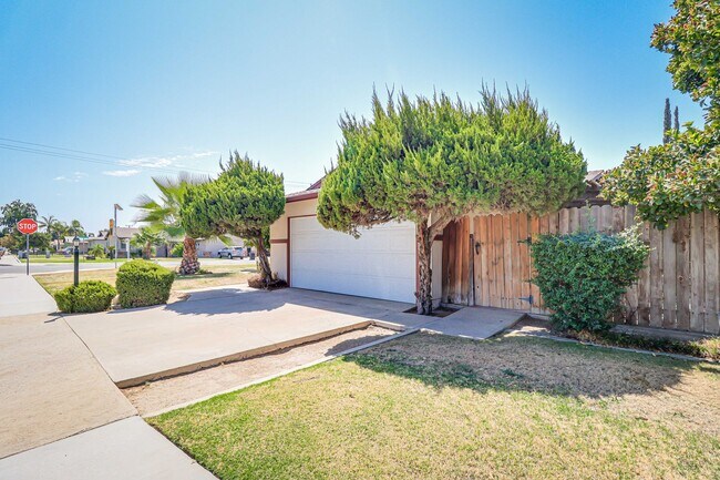 Building Photo - 2301 Faye Ln
