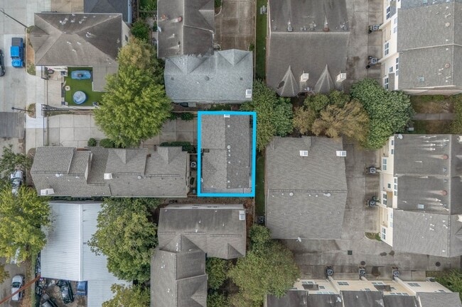 Building Photo - 1315 Anita St