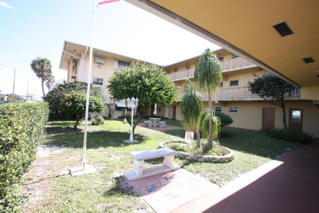 Foto del edificio - 1050 E Sample Rd