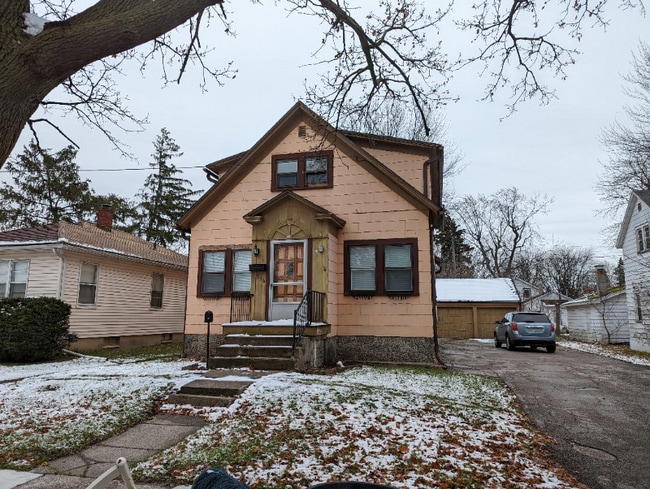 Building Photo - 916 S Webster St Building Photo - 916 S Webster St