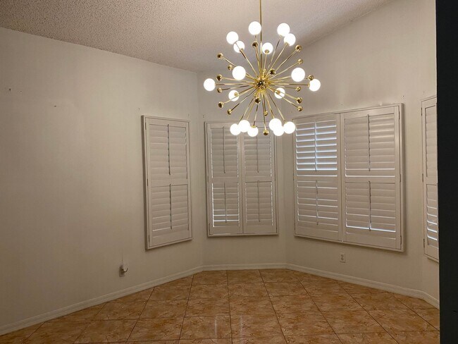 Foto del edificio - 6330 Harbour Oak Dr
