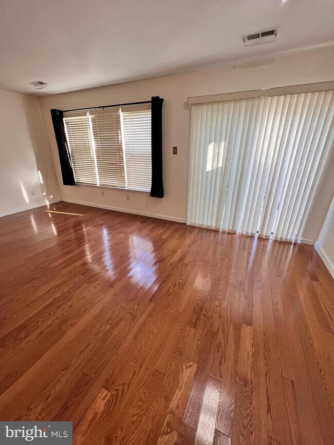 Foto del edificio - 3303 Sterling Rd