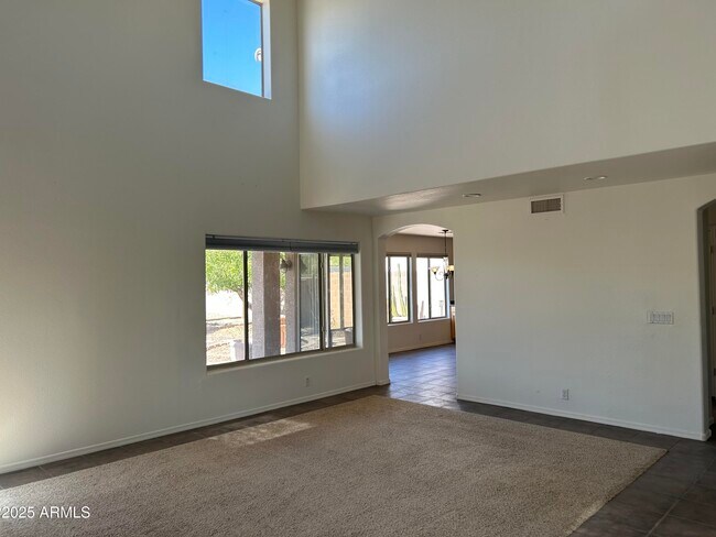 Building Photo - 5110 E Duane Ln