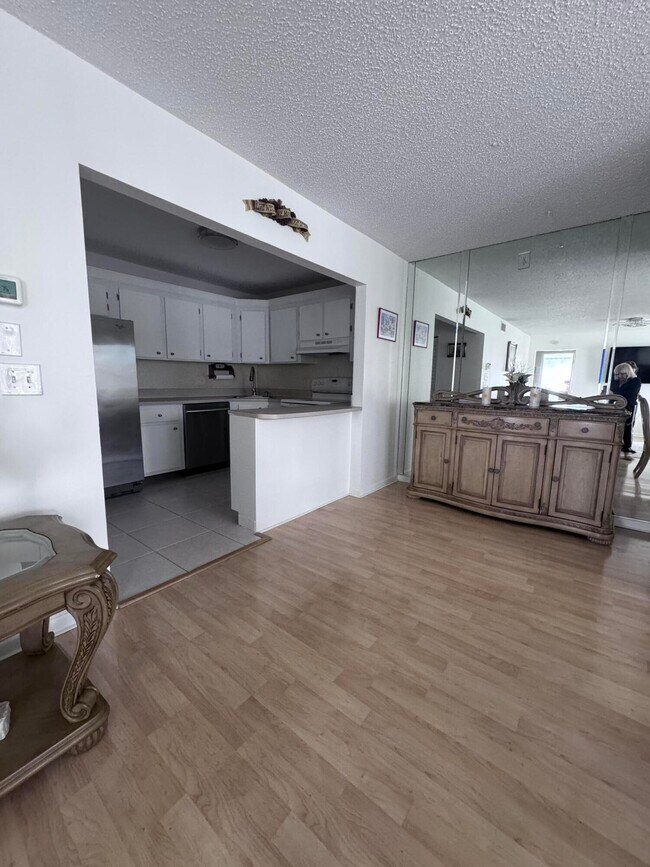 Building Photo - 321 Knotty Pine Cir