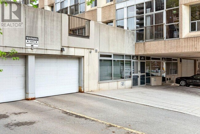 Photo du bâtiment - 120 Jackson St W